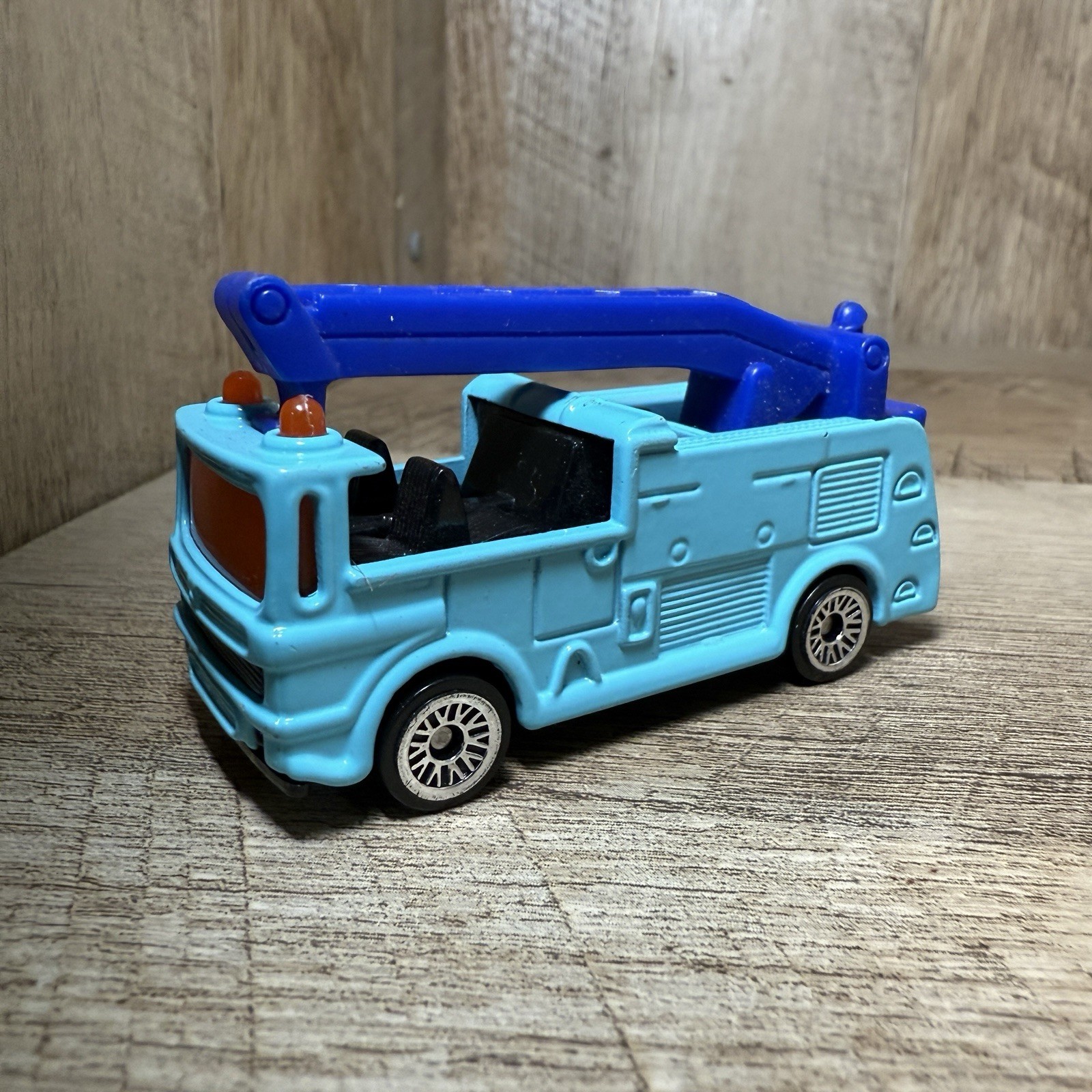 2002 Matchbox McDonald’s Happy Meal Snorkel Ladder Fire Truck Blue