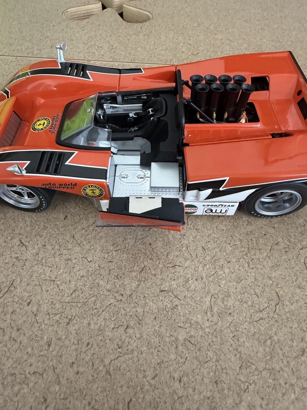 1 18 GMP 1969 McLaren M 8 B Race Car #1 High Wing Can Am