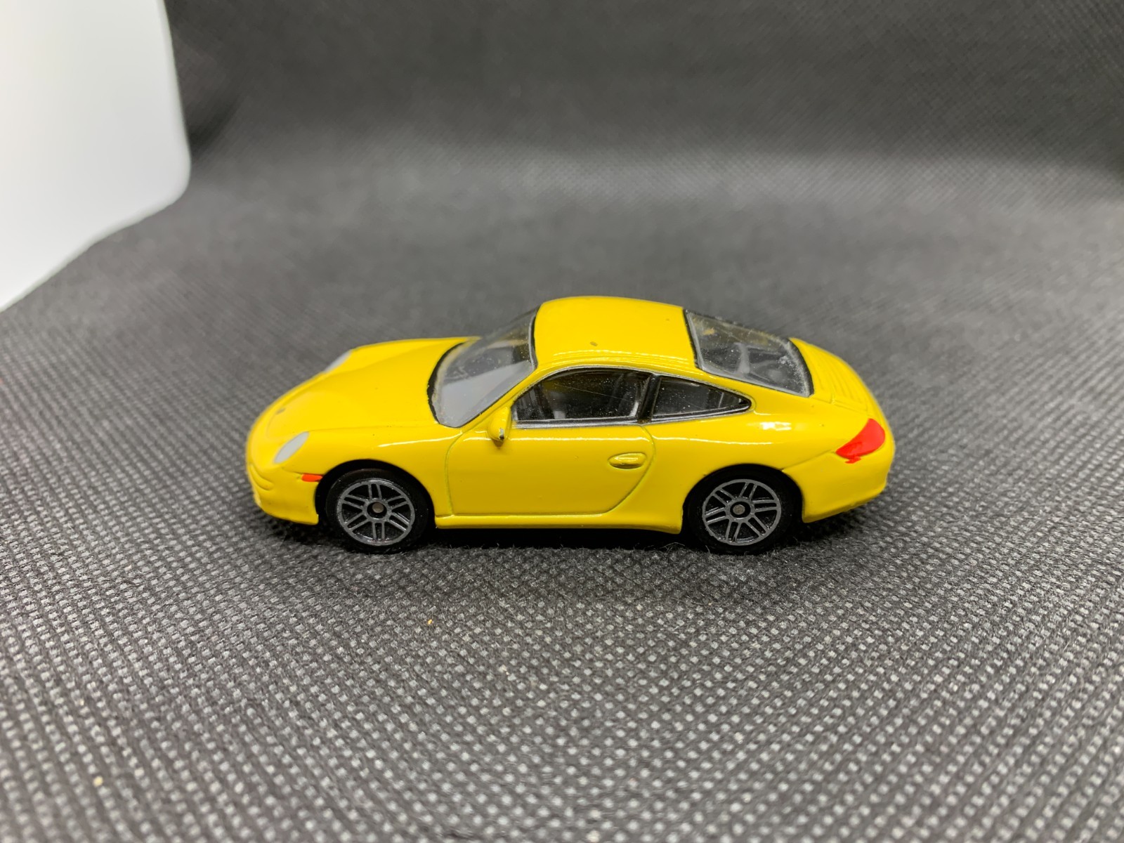 Realtoy Real Toy – Porsche 911 Carrera S – Diecast Collectible – 1:64 – USED (2)