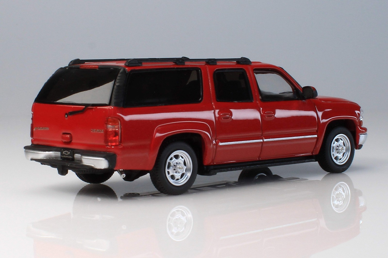 Chevrolet Suburban 1:64 MK Miniatures MKM Sub01
