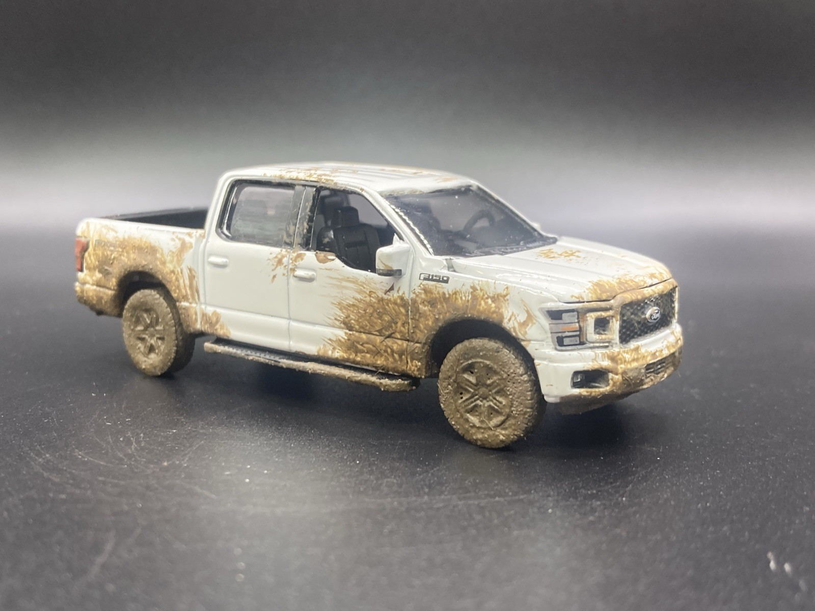2020 Ford F-150 4×4 Muddy Custom 1/64 Diecast Mud Truck Custom Auto World