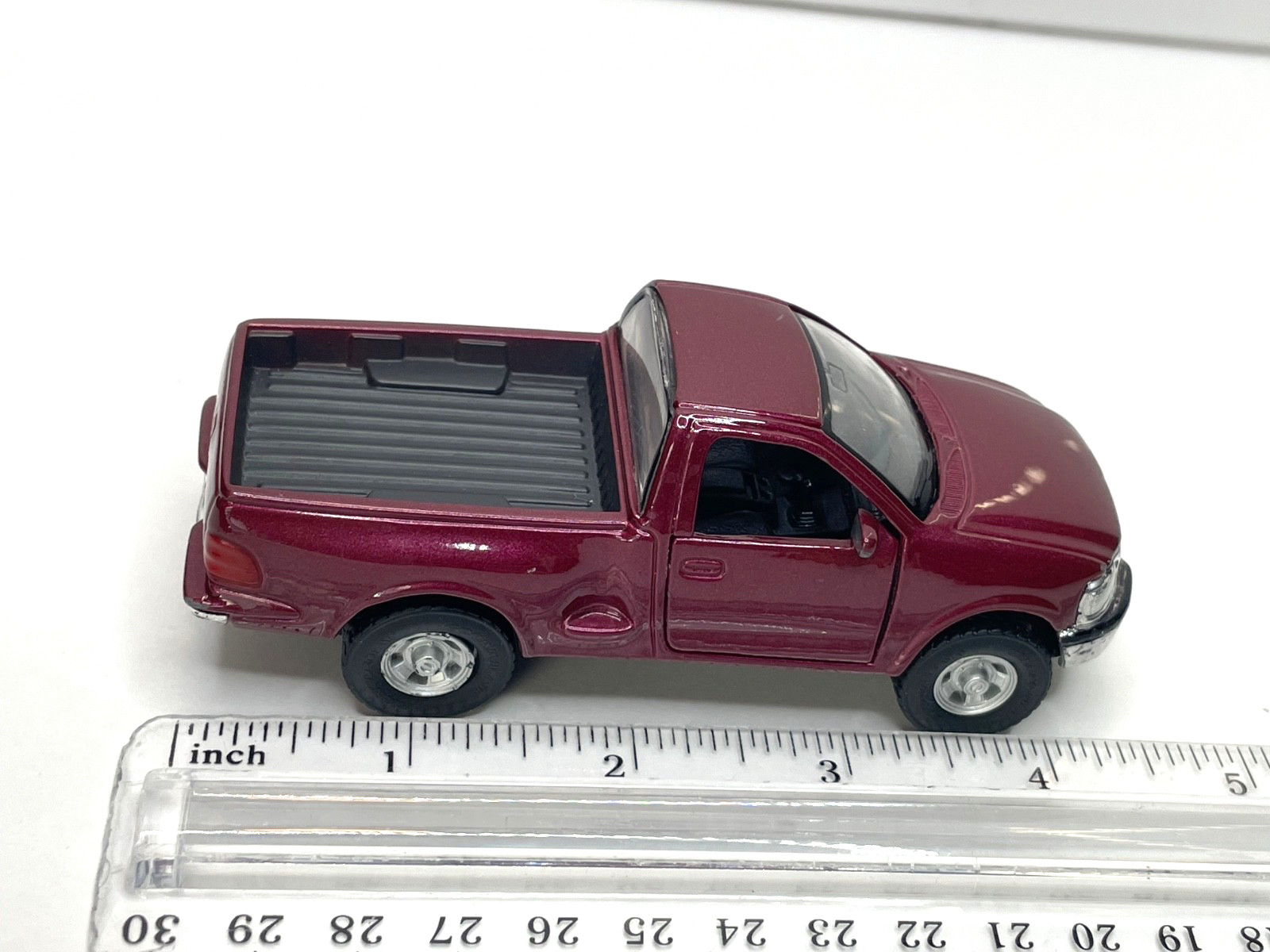 MAISTO 1998 FORD F SERIES PICKUP TRUCK 1/46 SCALE DIECAST METAL MAROON