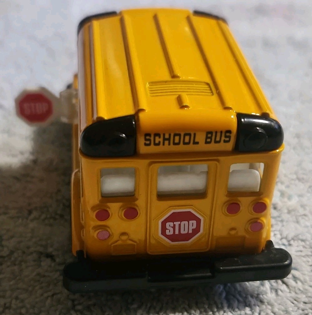 (2) Kintoy Yellow Mini-Short School Bus Diecast Pull Back Action Stop Sign Moves