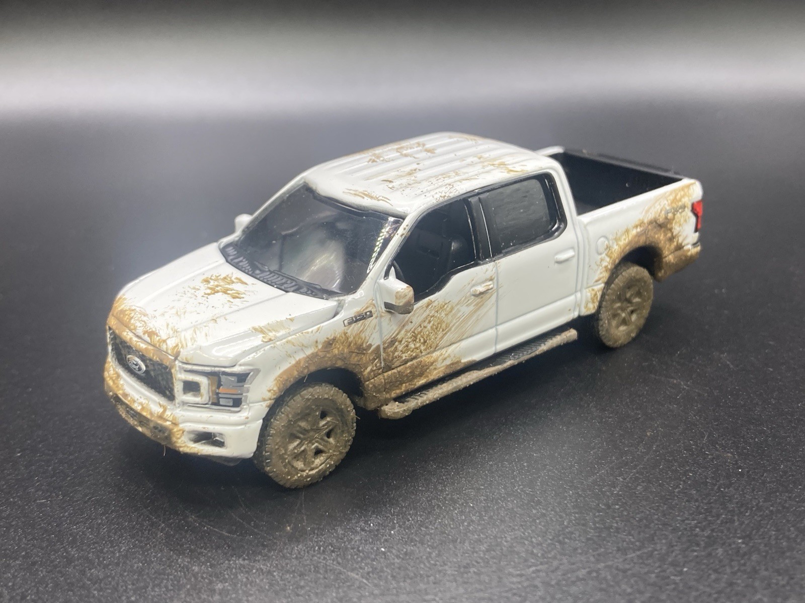 2020 Ford F-150 4×4 Muddy Custom 1/64 Diecast Mud Truck Custom Auto World