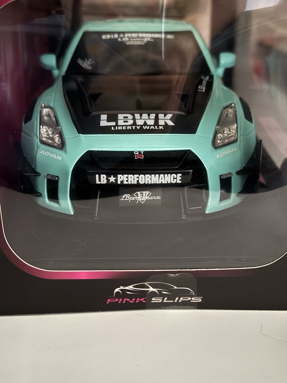 Jada 1:18 Nissan GT-R (R35) Liberty Walk Body Kit 2.0 – Seafoam -Pink Slips