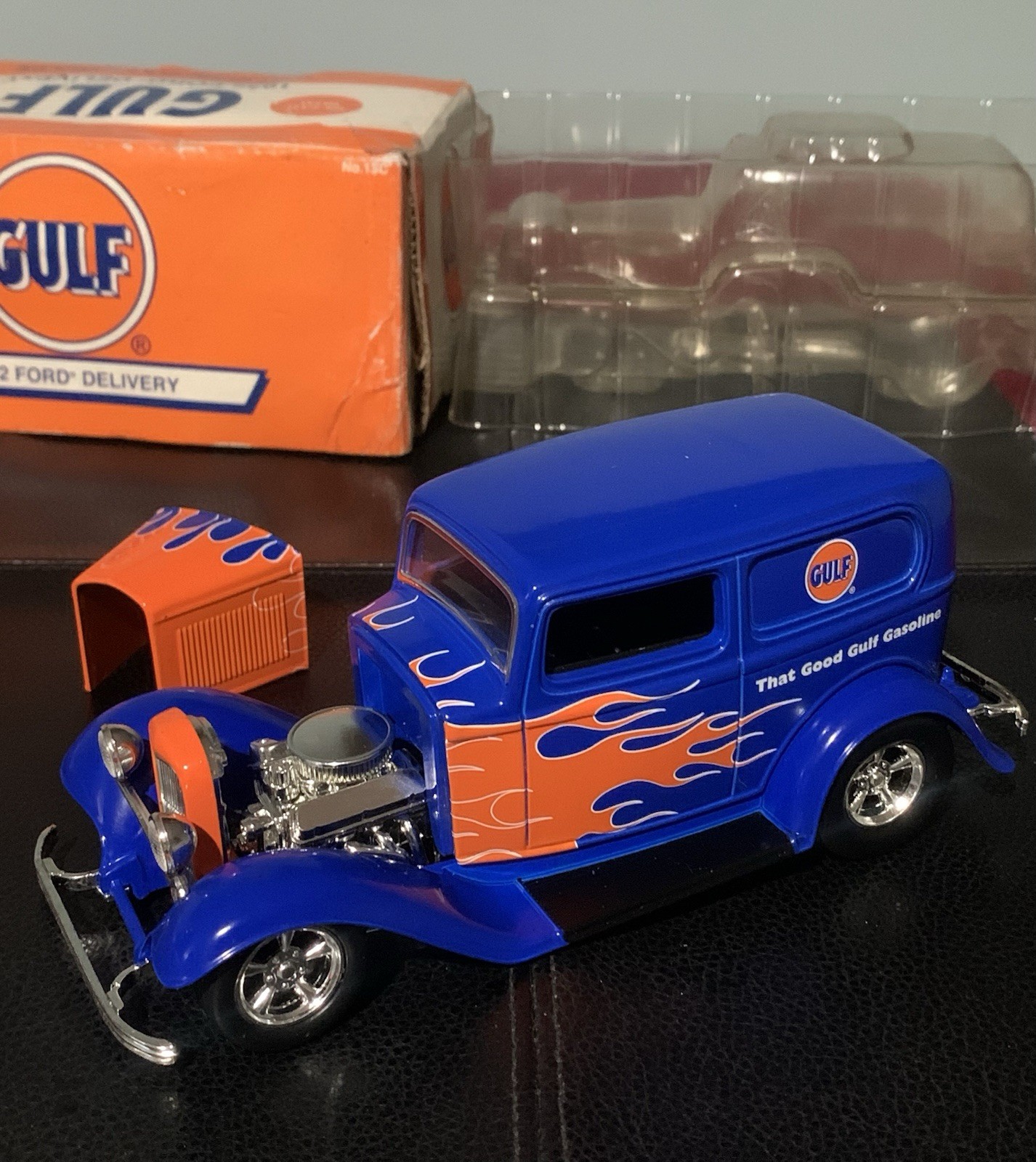 Gulf 1932 Ford Delivery Scale 1:25 Diecast Metal Limited Edition 2006.Damged Box