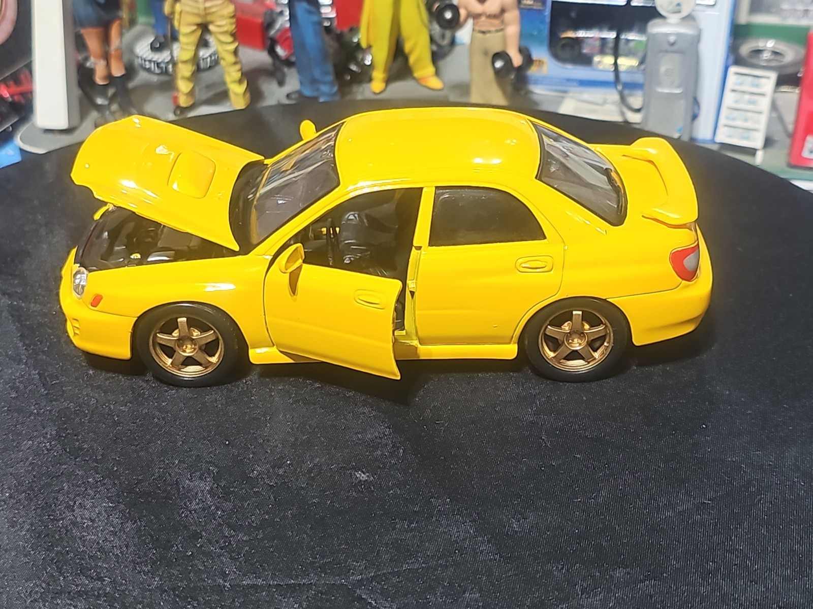 VINTAGE Maisto Subaru Impreza WRX 1/24 Scale YELLOW BEAUTIFUL NICE CAR 🚗