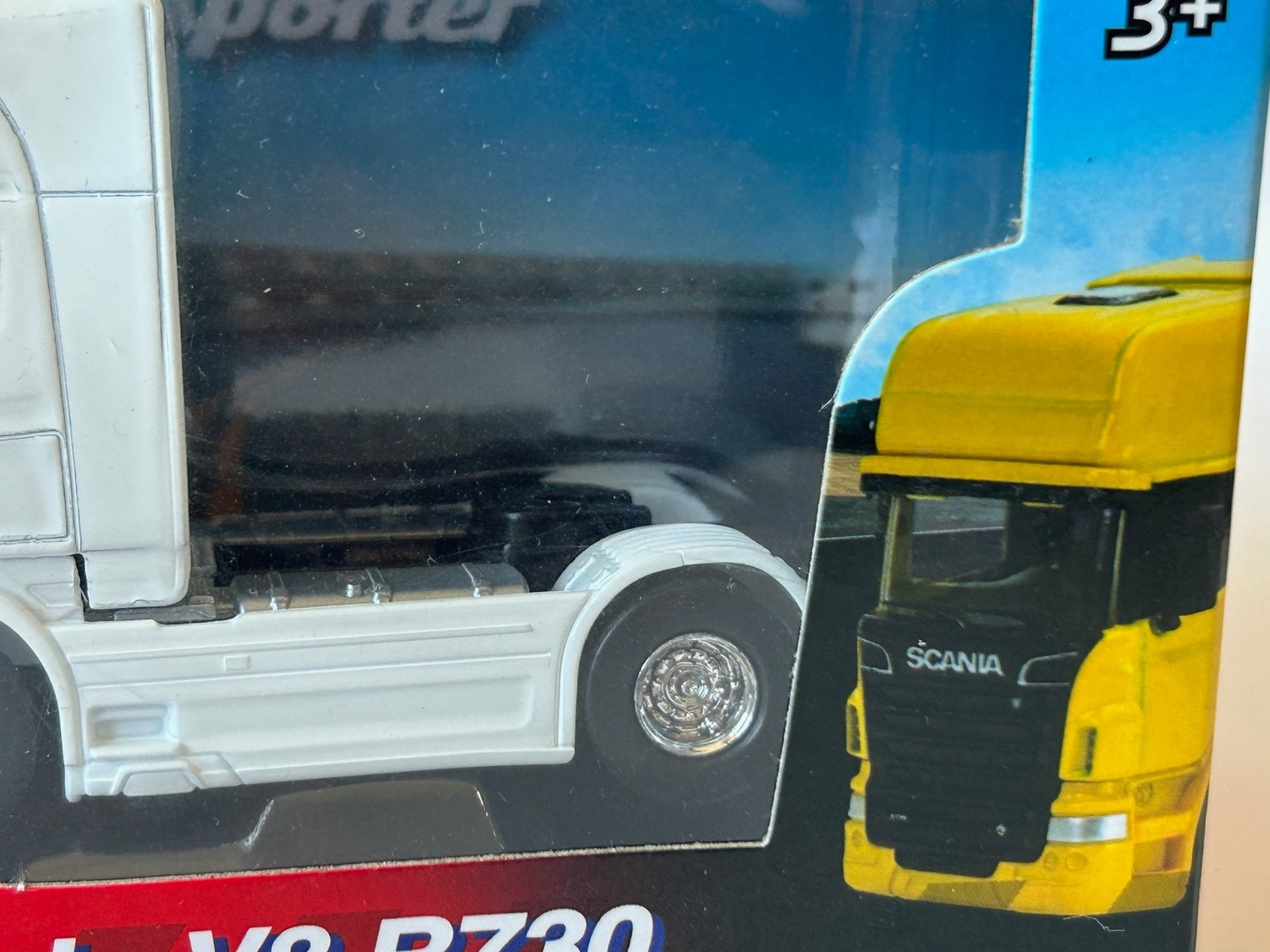 Scania Tractor Unit Lorry Model Diecast Toy 1:64 Scale Welly-CREASED BOX