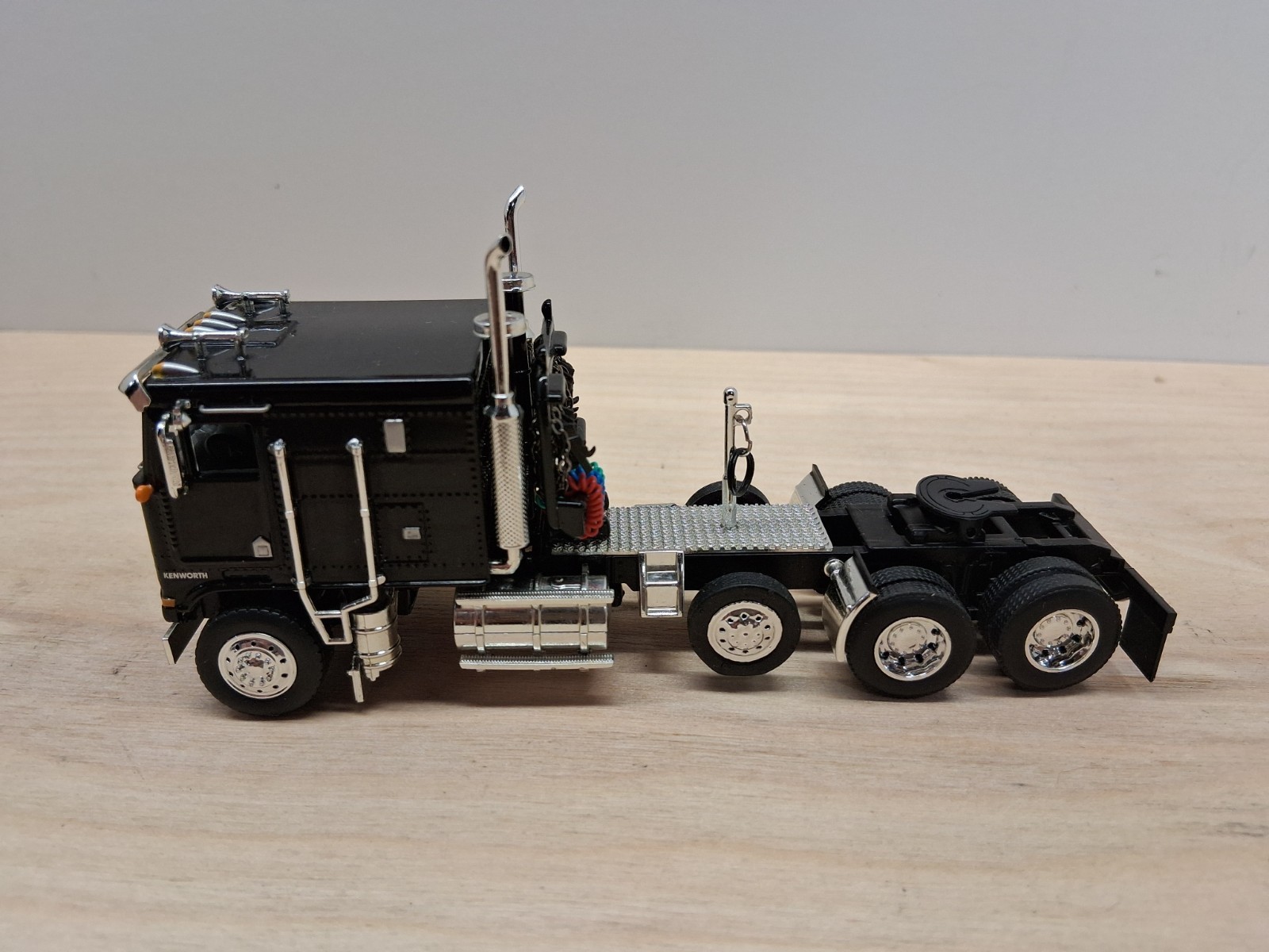 1/64 Dcp Custom Tri Axle Black Kenworth K100 W/ Matching Headache Rack