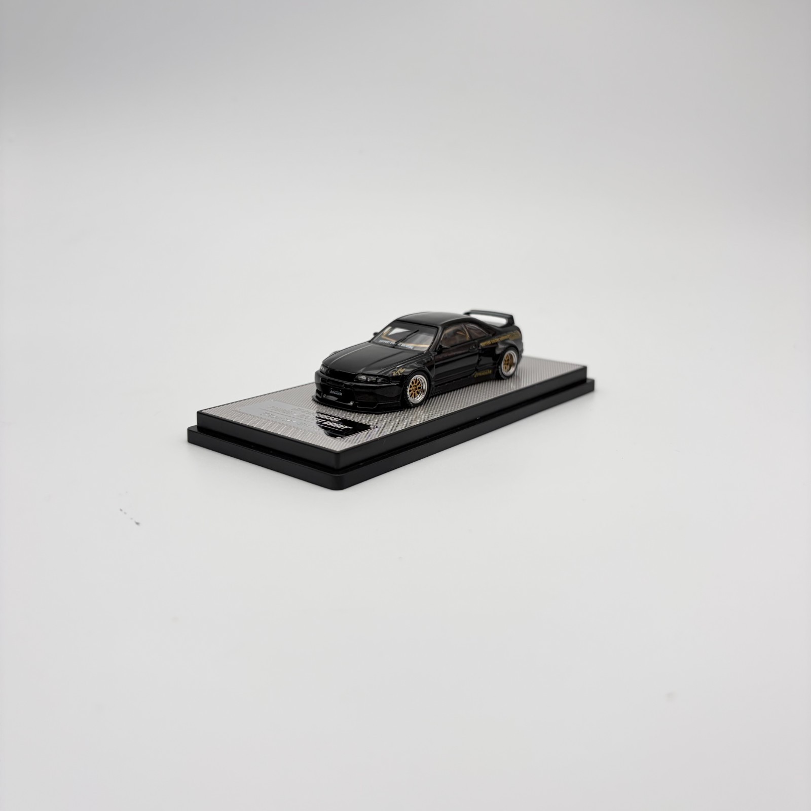 INNO64 1:64 Nissan GTR BCNR33 Pandem Racket Bunny Black