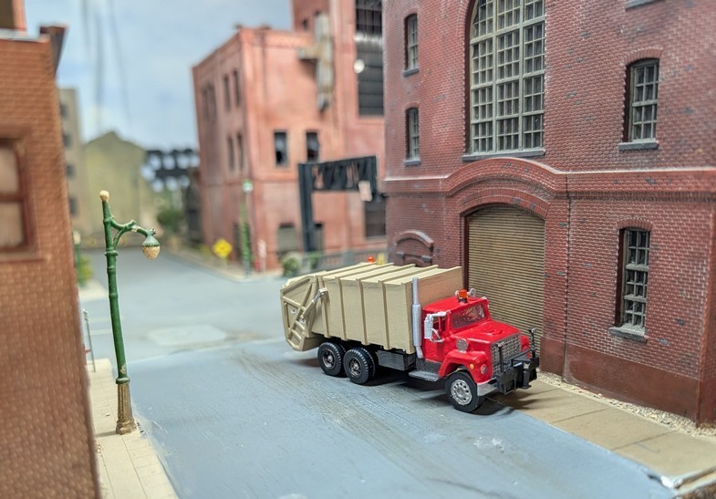 1/87 HO Scale Custom Built Ford L9000 Tandem Axle Garbage Truck 3D Printed Model