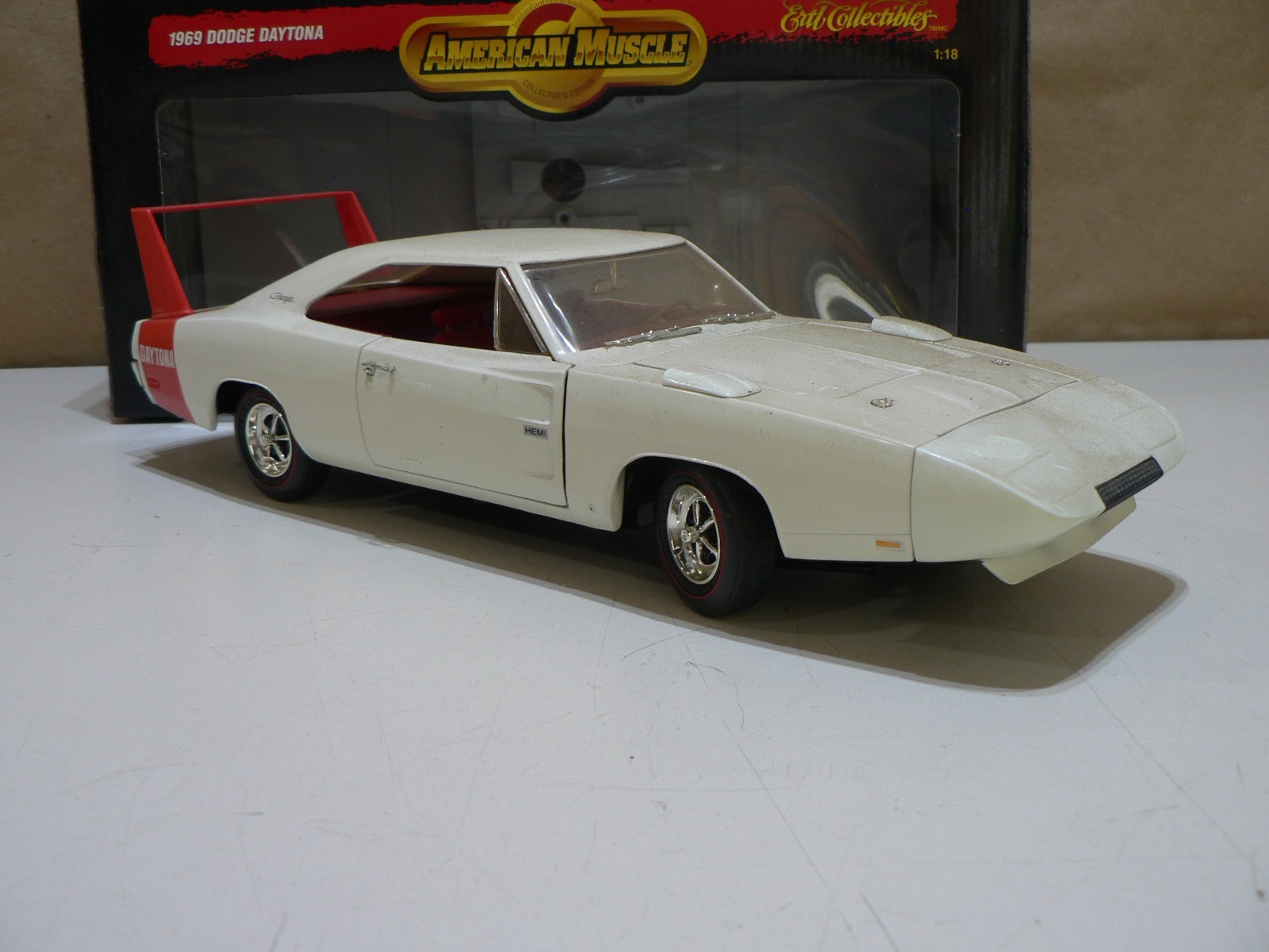 Vintage Ertl American Muscle 1969 White Dodge Charger Hemi Daytona Die Cast