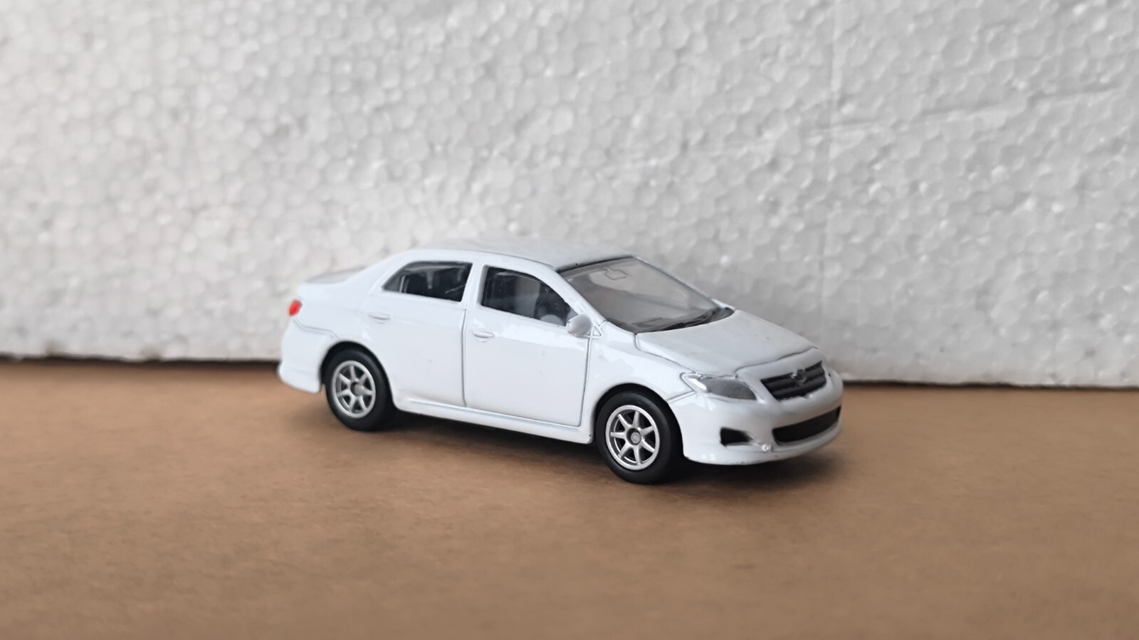 WELLY 1:64 1:60 TOYOTA COROLLA WHITE scale car diecast metal