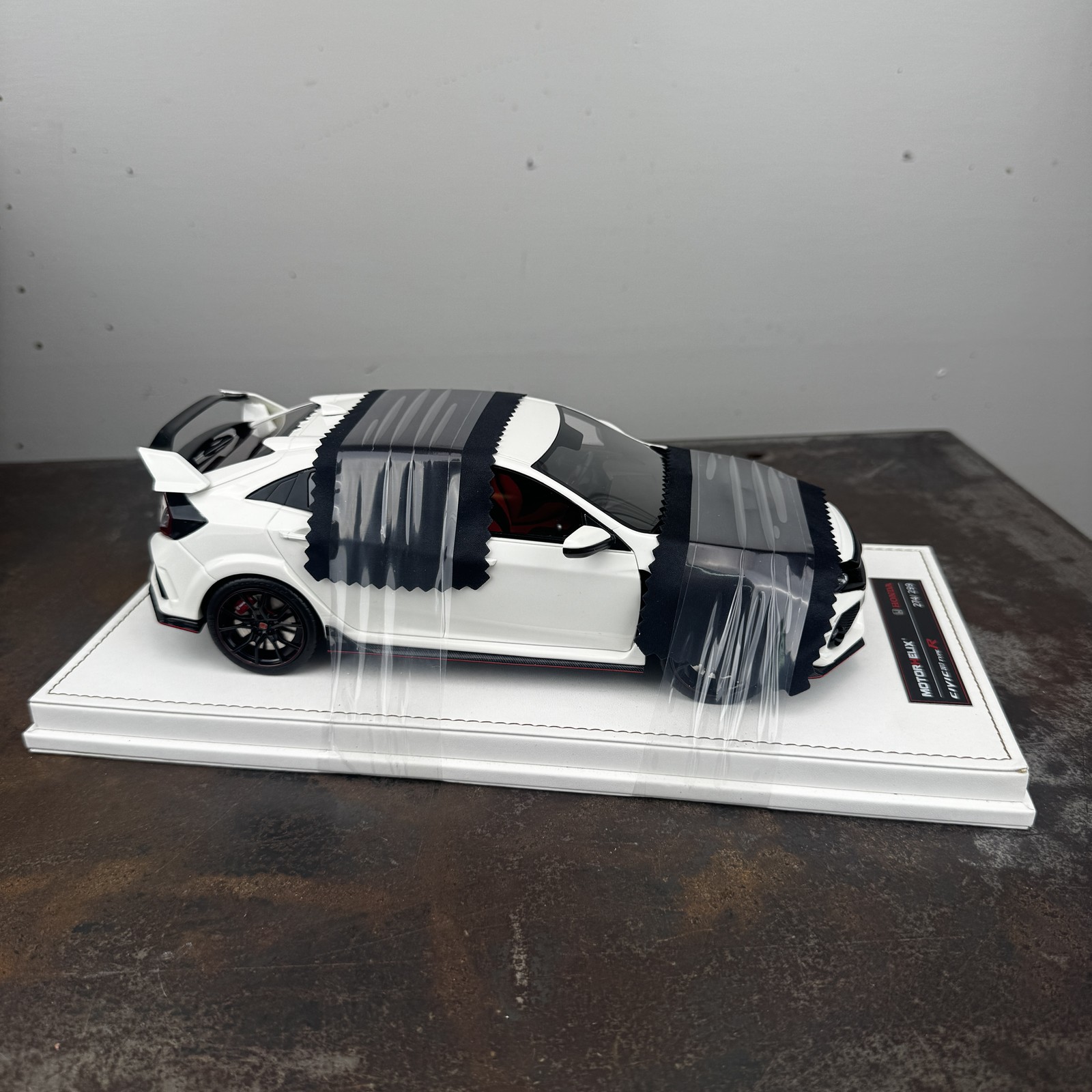 MOTORHELIX 2017 Honda Civic Type R 1:18 Model Vehicle w/ Box WHITE LTD to 299