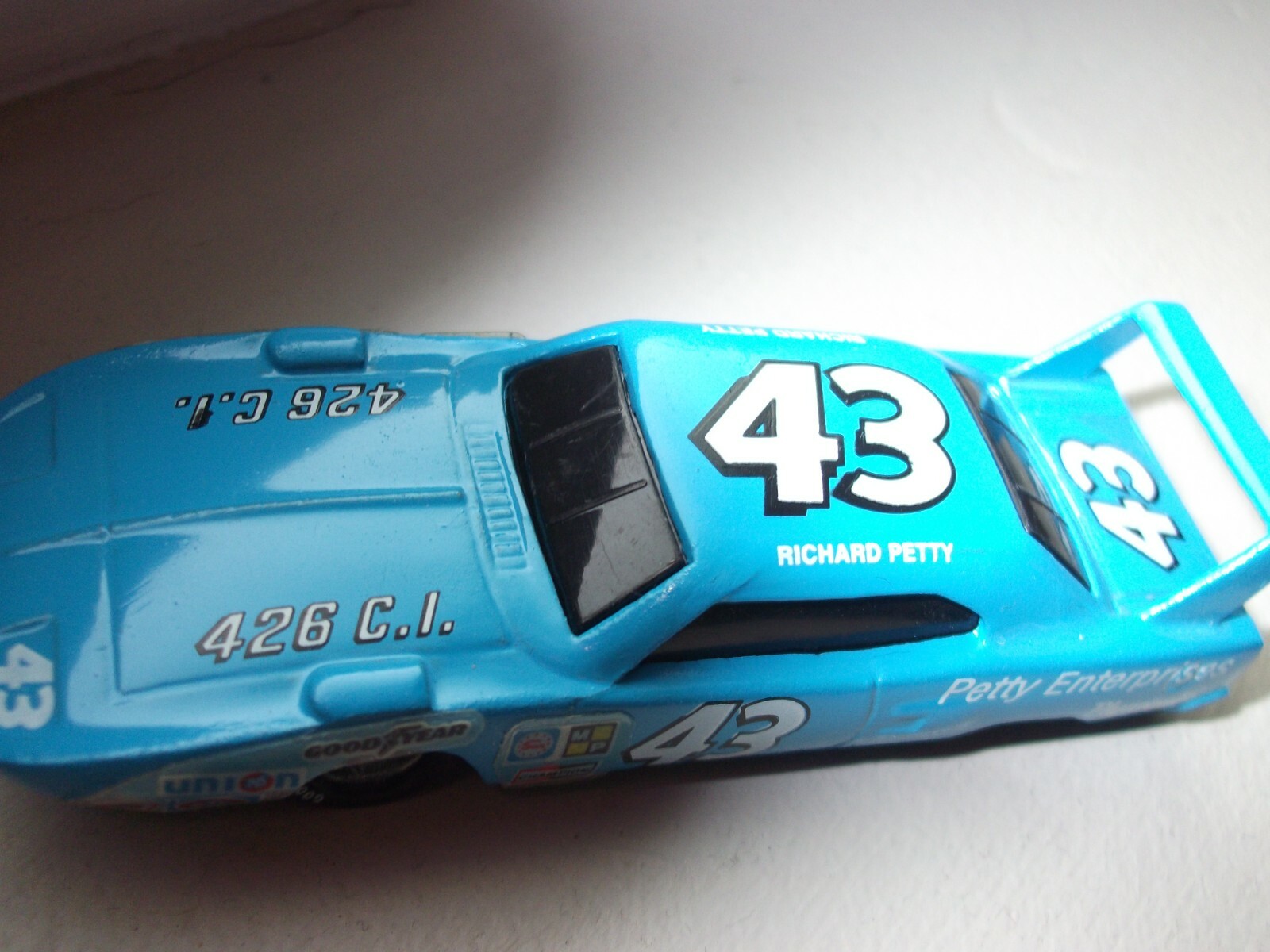 RICHARD PETTY VINTAGE MODEL 1970 PLYMOUTH SUPERBIRD RACING CHAMPIONS 1/64 CAR