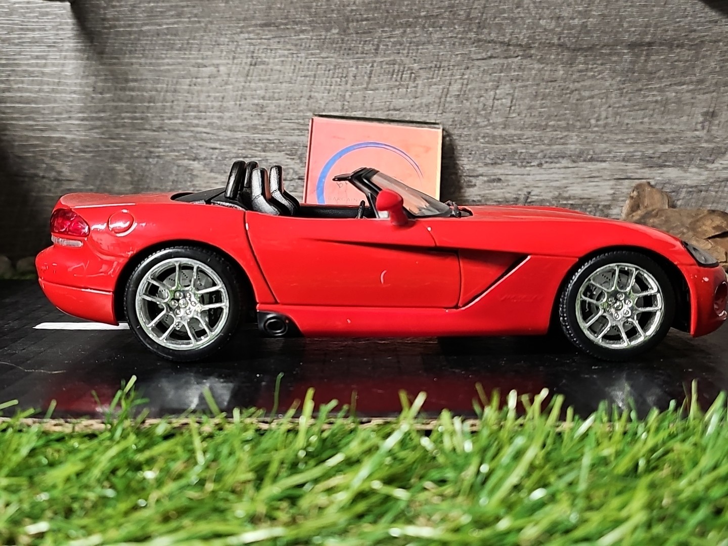 Maisto Special Edition Dodge Viper Convertible 1:18 Scale Diecast Car Red NO BOX