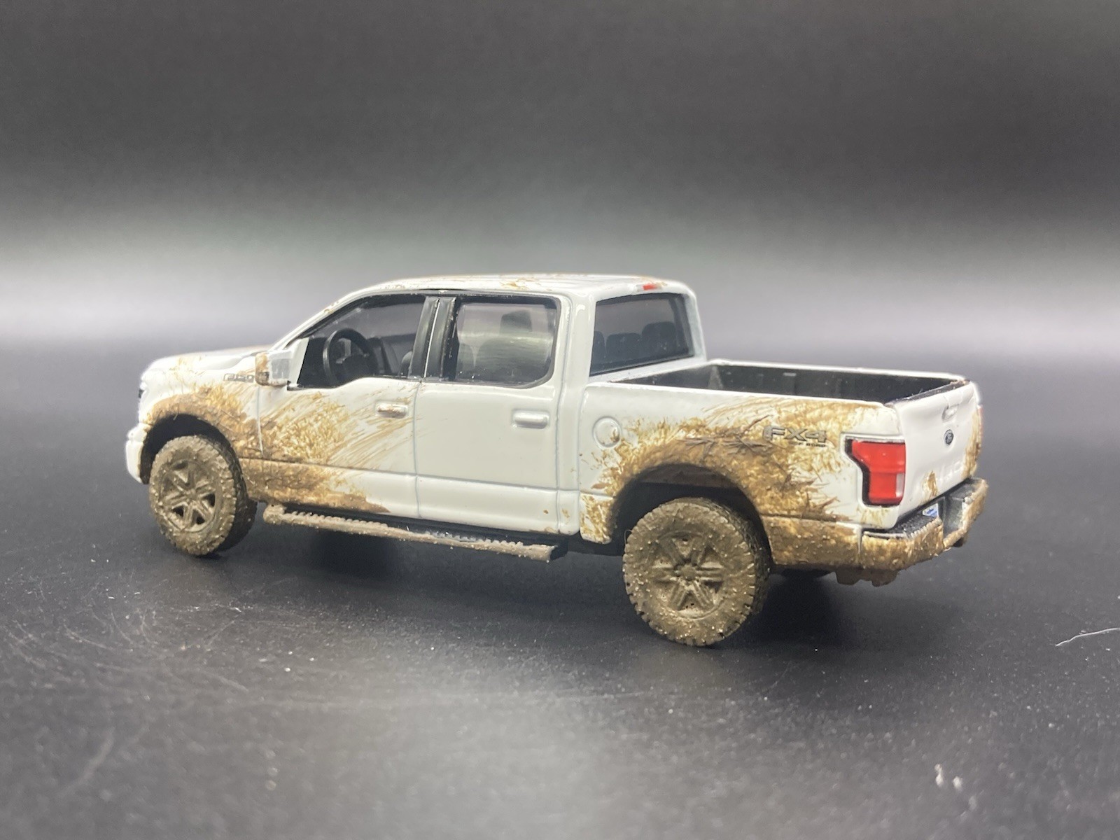 2020 Ford F-150 4×4 Muddy Custom 1/64 Diecast Mud Truck Custom Auto World
