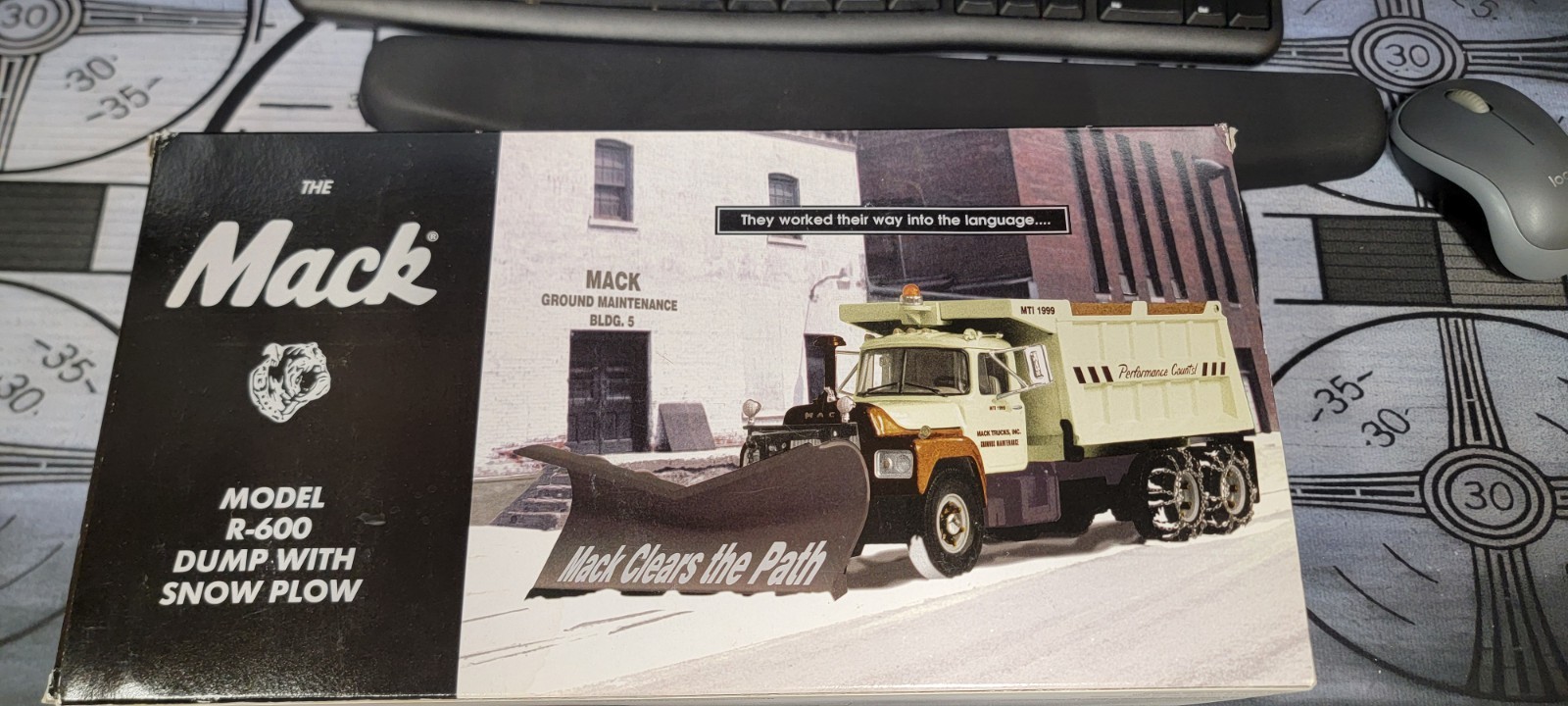 First gear Mack R-600 Dump Truck w/ Snow Plow Diecast