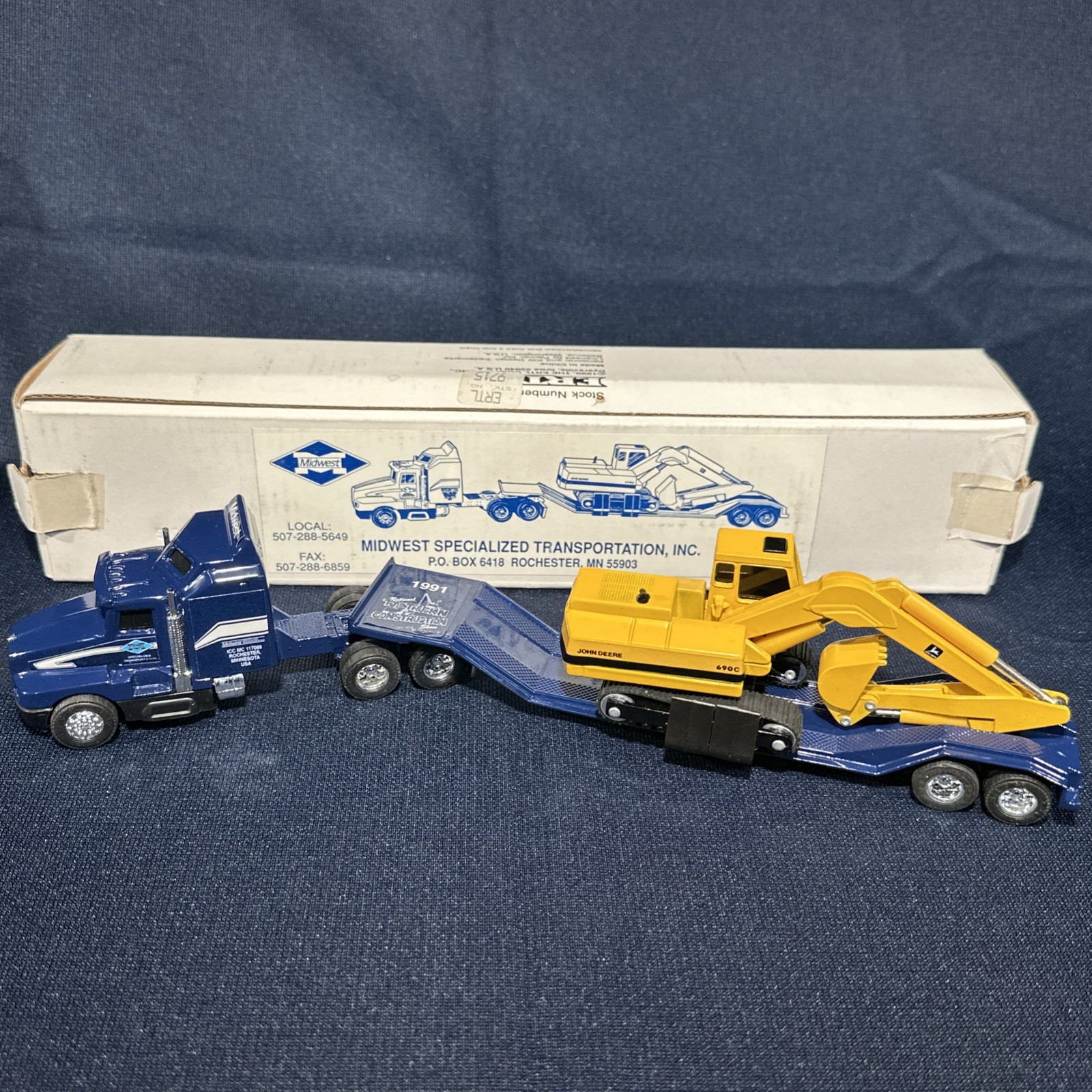 1:64 Ertl Kenworth Midwest Specialized Transportation Lowboy/John Deere 690c NIB