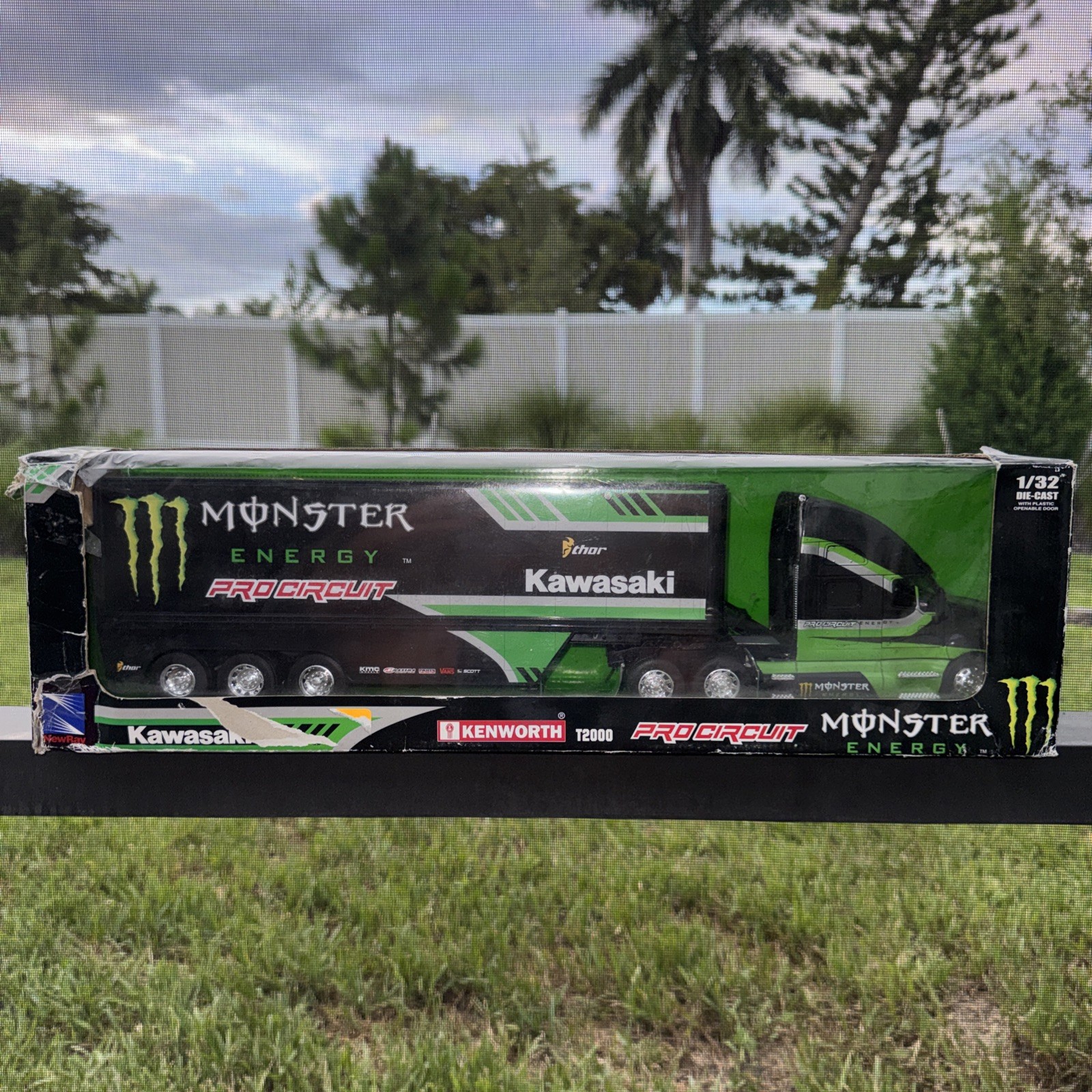 New Ray Thor Kawasaki Monster Energy Diecast 1:32 Tractor Trailer Semi Transport