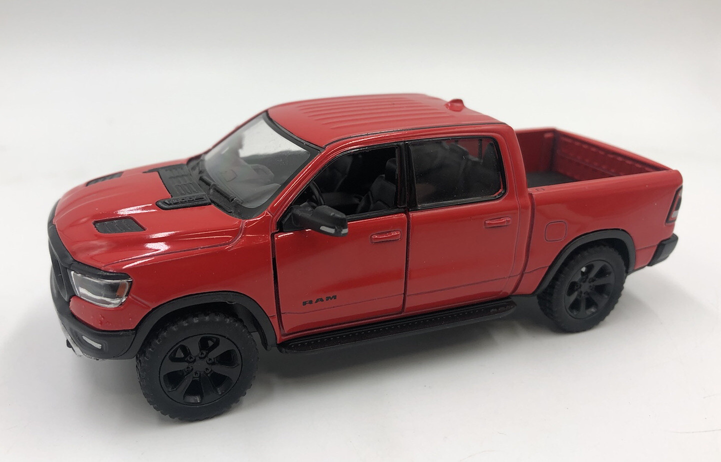 2 Kintoy Die Cast Dodge Ram 1500 Die Cast Red and Blue