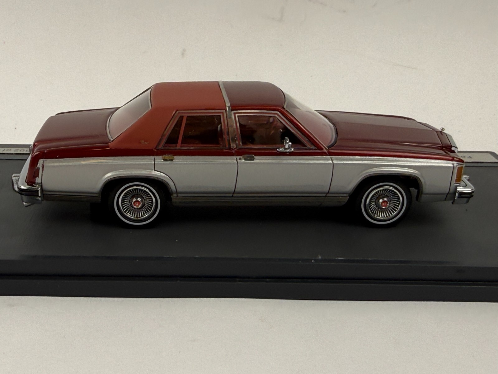 Matrix 1:43 1986 Ford LTD Crown Victoria LX Dark Red/Silver MX20603-402 – LE 408