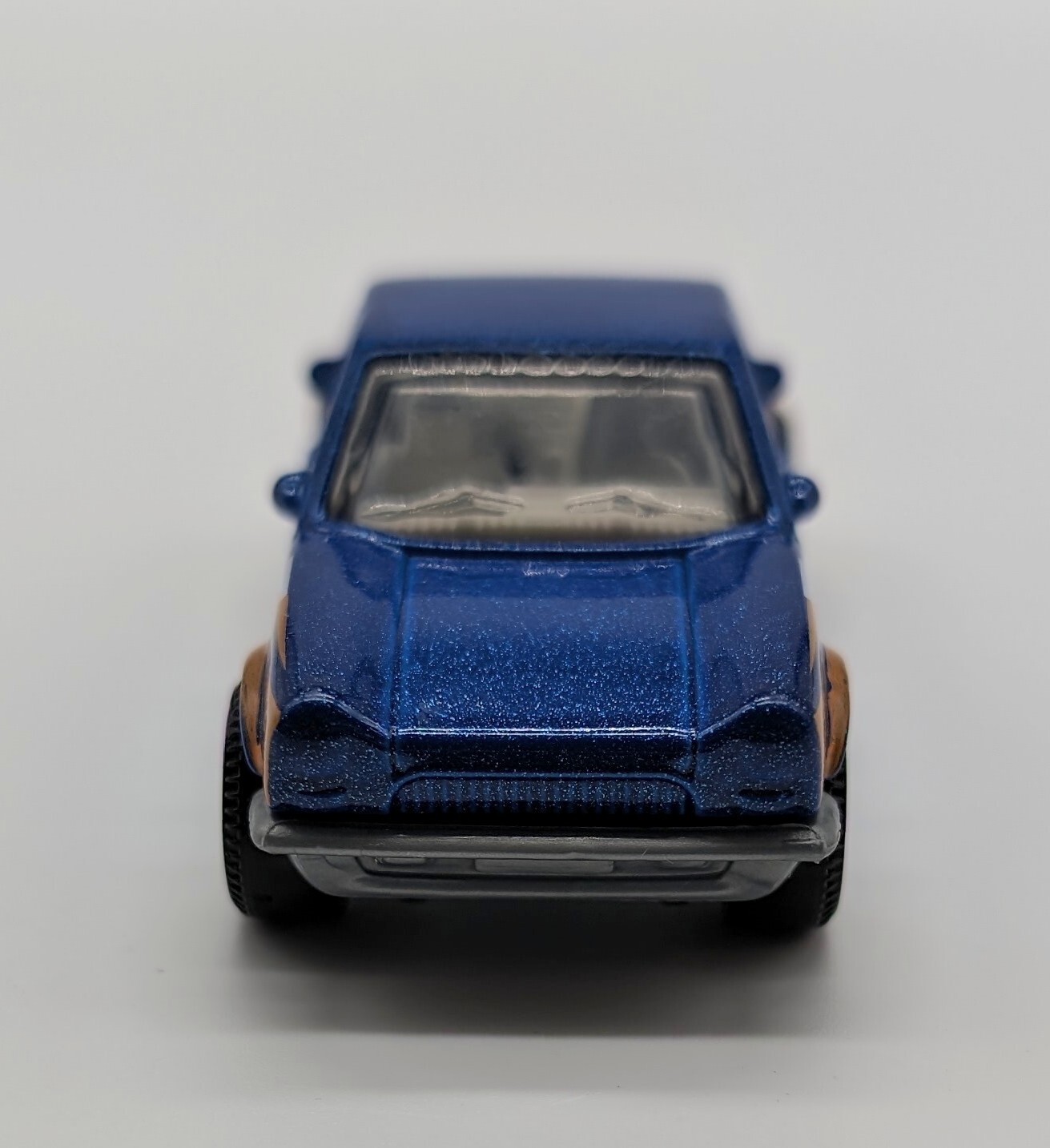 Push’n Puller Unique Custom 2 Driver Car 1/64 Scale Collectible Die-Cast Diorama