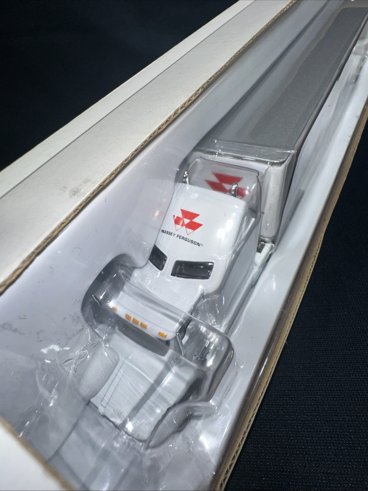 Massey Ferguson T-600 Kenworth Semi SpecCast 1/64th Scale Limited Edition NIB