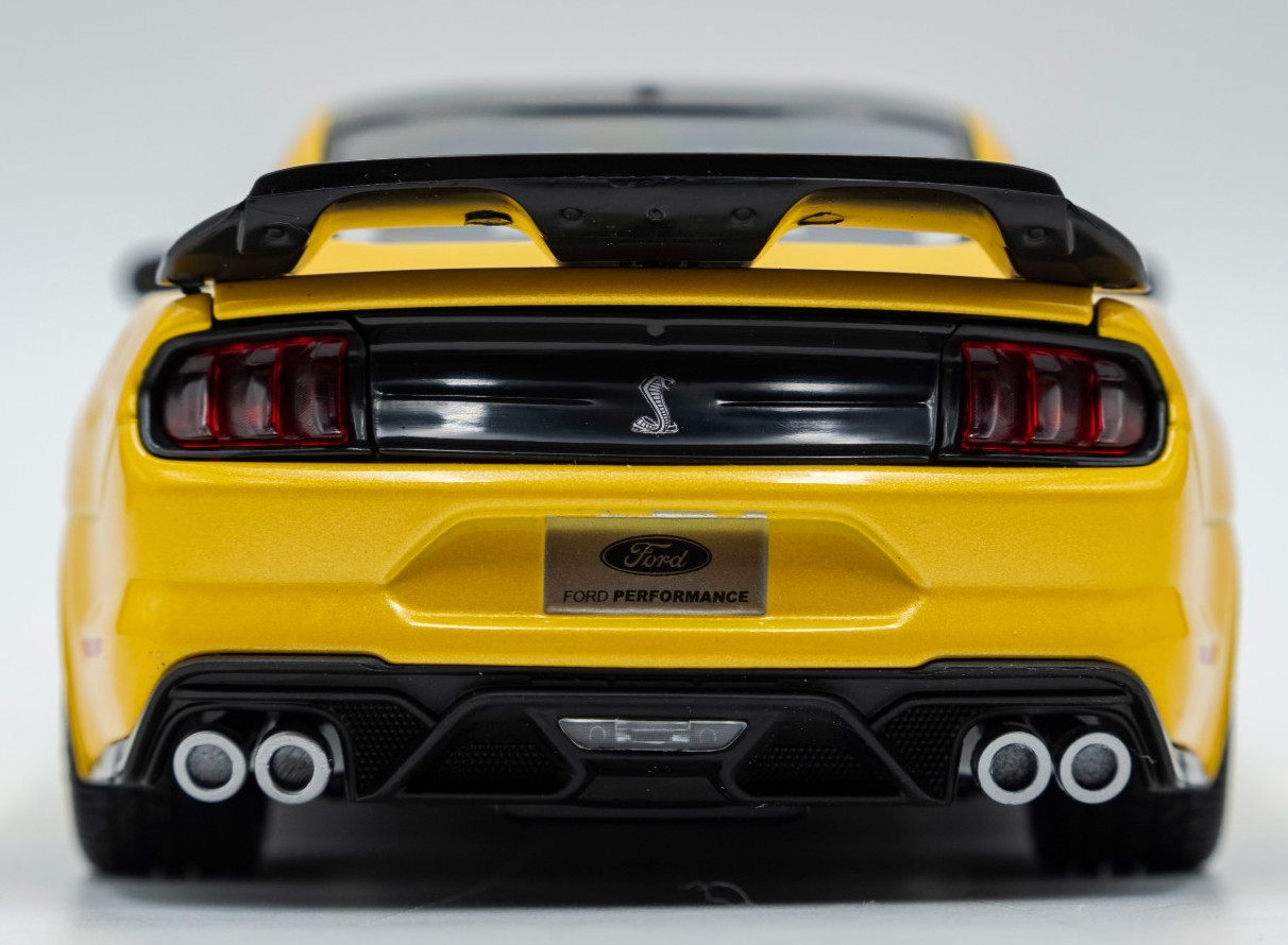 Maisto 1:18 Scale Special Edition – 2020 Mustang Shelby GT 500 Metallic Yellow