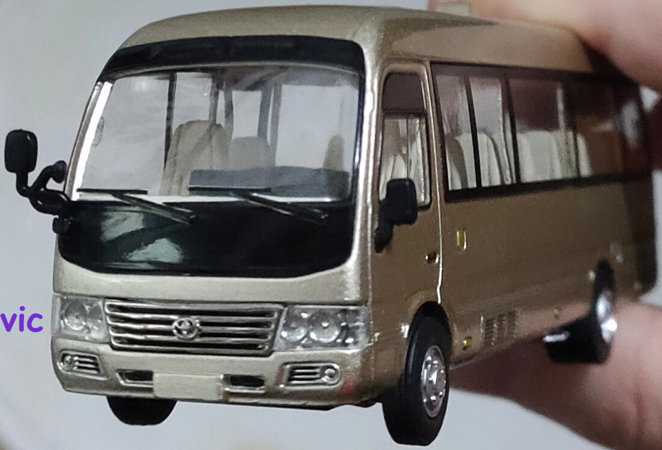 1/64 Scale Coaster 2013 Minibus Alloy Diecast Model – Collectible Car Ornament