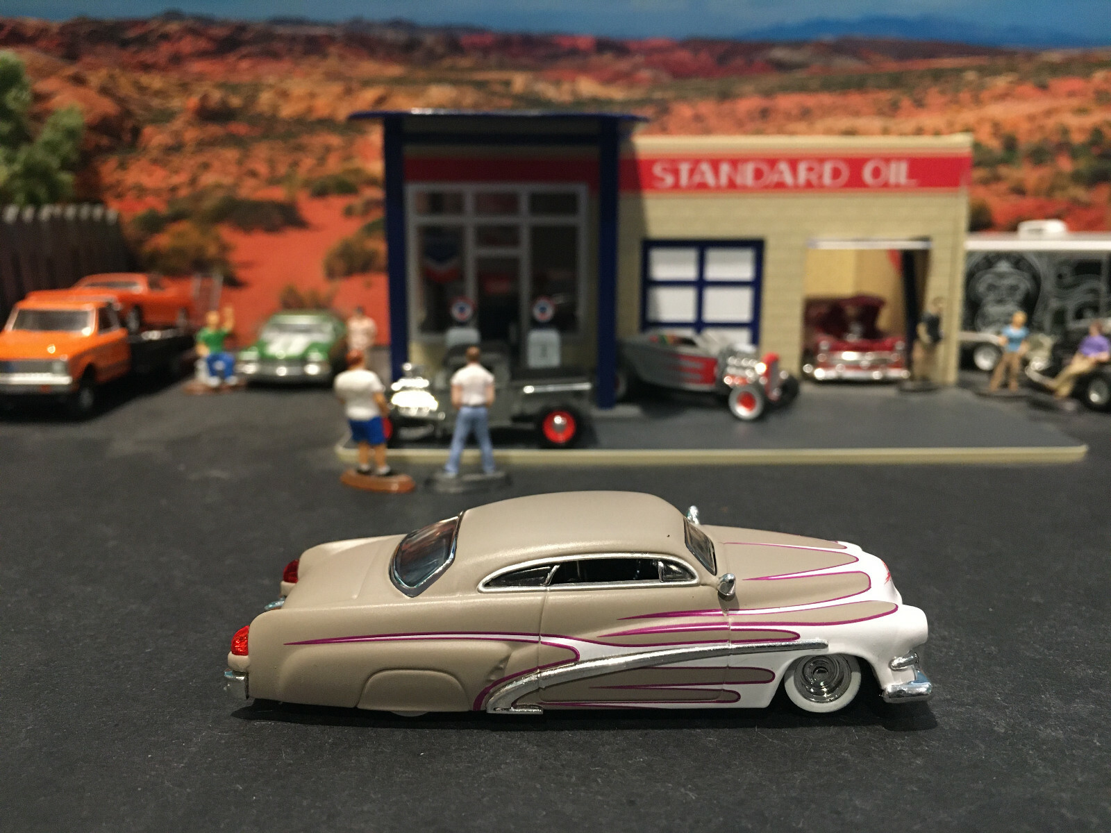 1:64 Hot Wheels LE 1951 51 Merc Mercury Gray with White Scallops Legends
