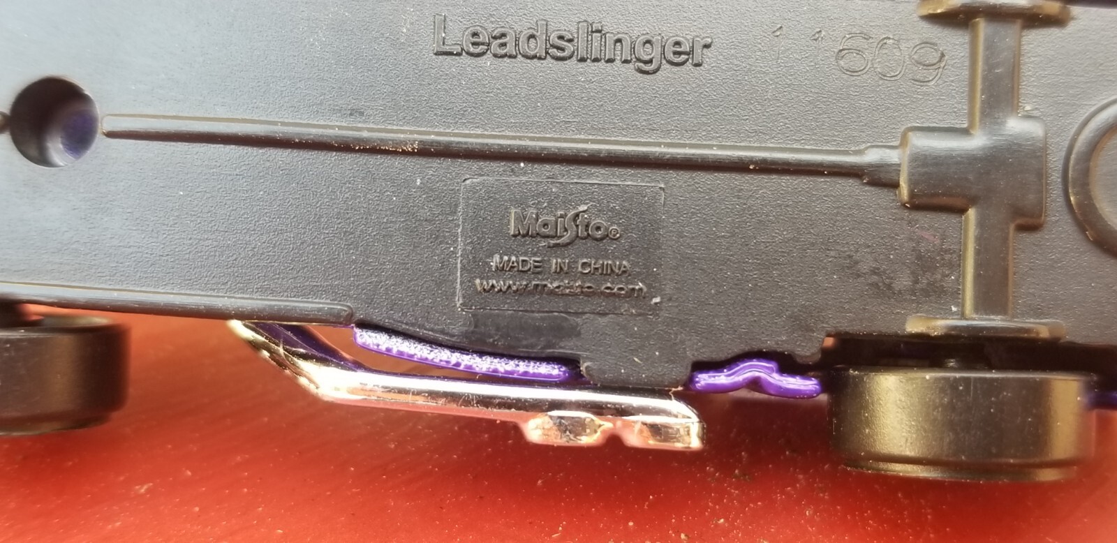 Maisto Leadslinger 1:64 Scale LOOSE Purple 