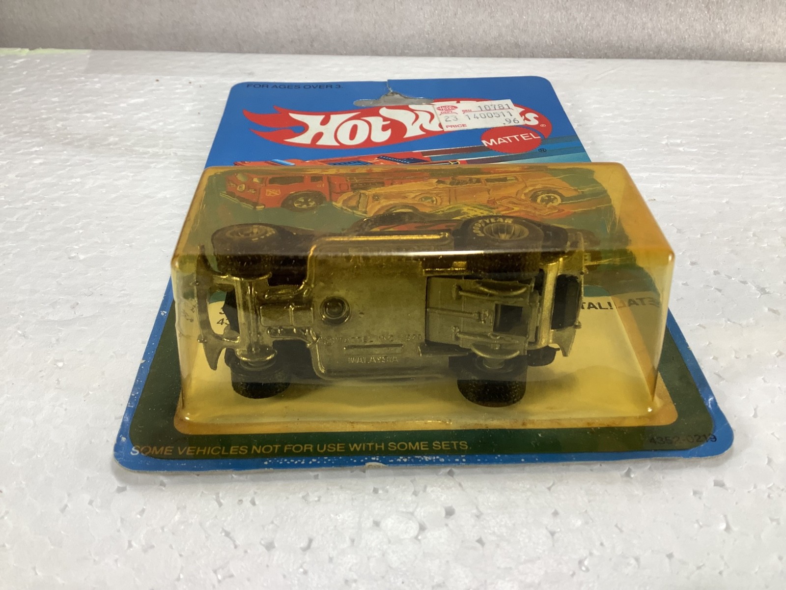 Vintage 1982 Hot Wheels Real Riders Black 3WINDOW 34 HiRakers GREY HUBS ON CARD