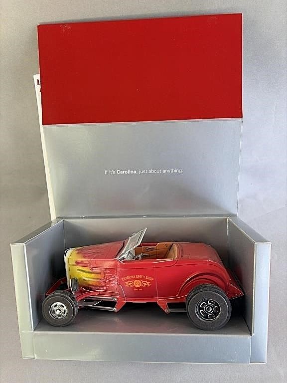 GMP 1:18 scale Garage Accessories Kit Parts Dept & 1932 Ford 3D Pop Up Model Lot